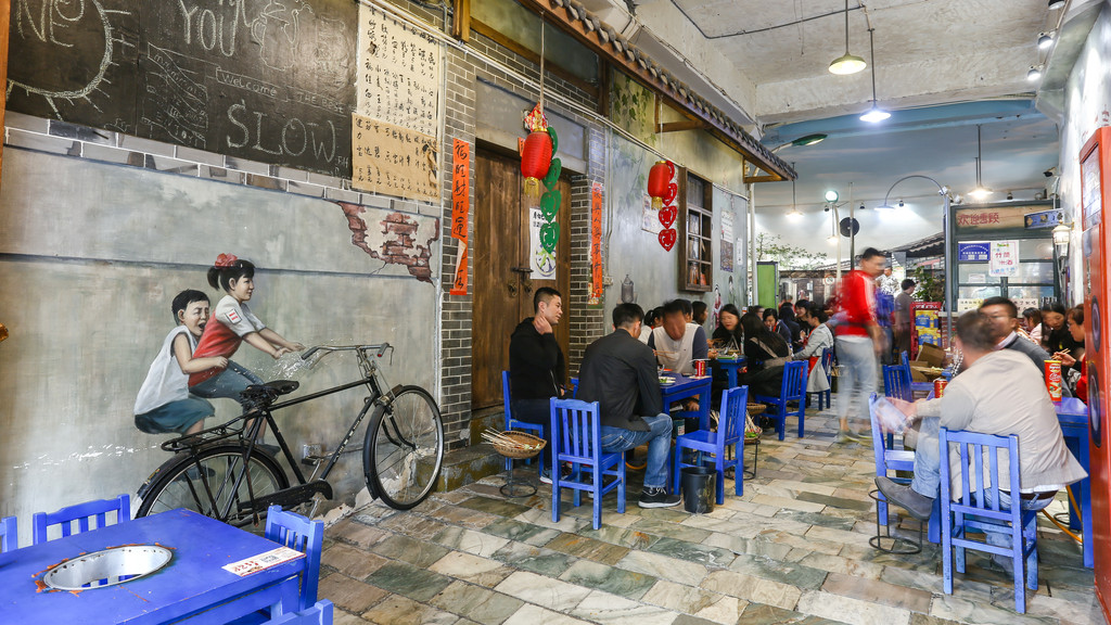 马路边边麻辣烫(致民路直营店)