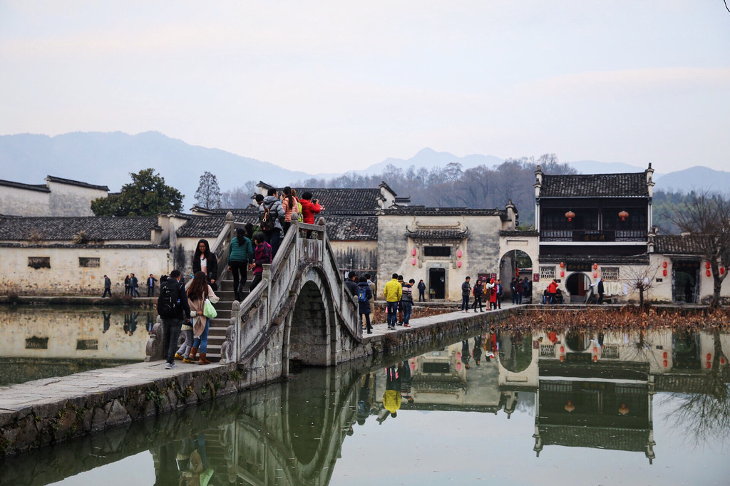 然后,兜兜转转回到了宏村大门的那片湖水.到处都是景呢