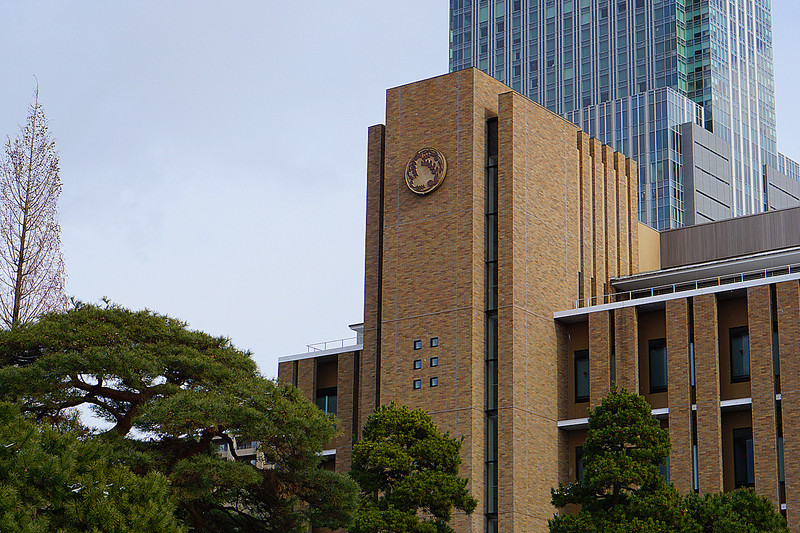 鲁迅先生在仙台留学时的仙台医专就是东北大学医学部的前身,校园里有