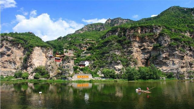 0 特色景点: 【仙西山】 仙西山风景区位于市房山区十渡大沙地
