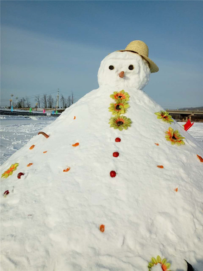 堆雪人 极光驯鹿可会堆雪人了,有要比一下的不?