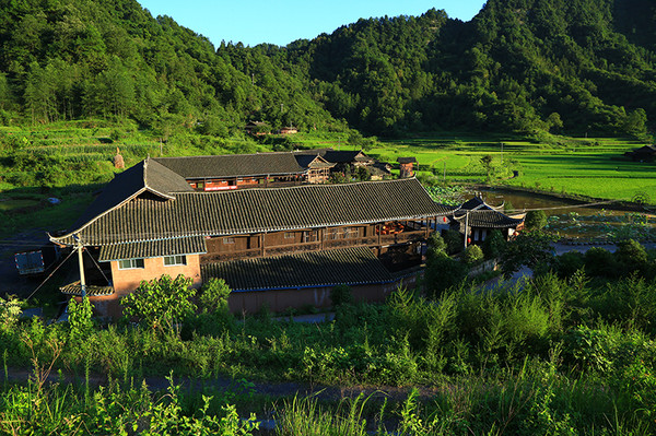 张家界土家风情,躲进"坪":看云海,逛古村,品美食