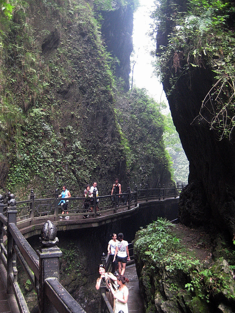峨眉山一线天