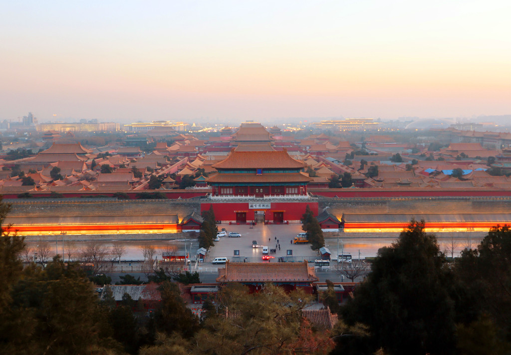 跟我一起登景山公园 看日落下的故宫全景!