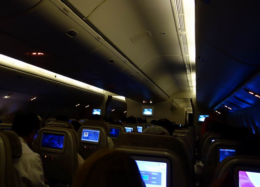 第2天 2015-08-04 夜间飞行,上了飞机就休息了.