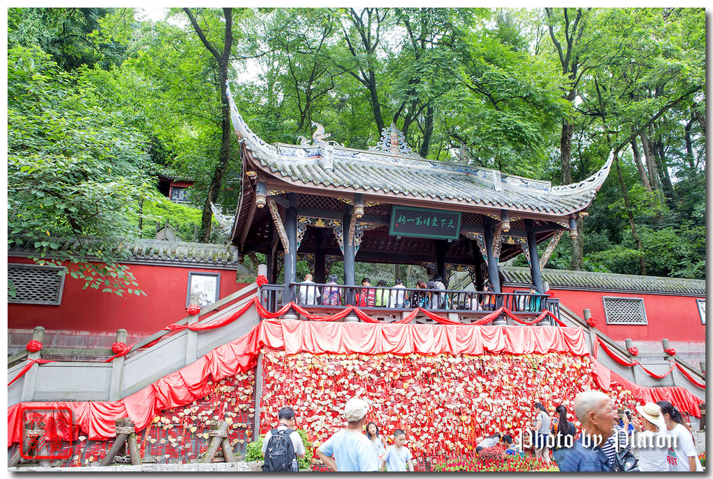 都江堰景区  从秦堰楼上,俯视"安澜索桥","鱼嘴","金刚堤"等  碑亭与