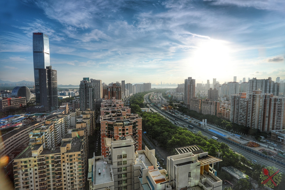 落马洲位于香港元朗区东北面,属于香港和深圳边境交界处,靠近深圳河.