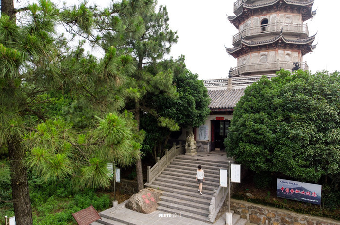 巢湖的山并不是很多,最著名的两座山叫做"鼓山"和"旗山"