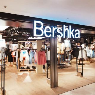 bershka(财富广场店)   分 3条点评 服饰鞋包 距景点2.3km