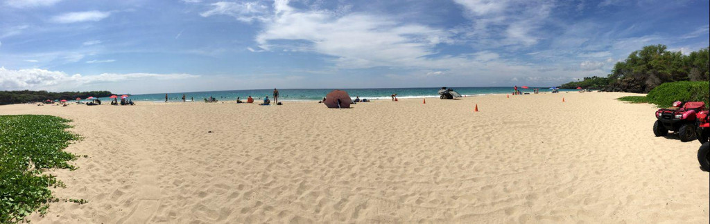 这里有大岛最大的白沙海滩之一的哈普纳海滩(hapuna beach),它经常