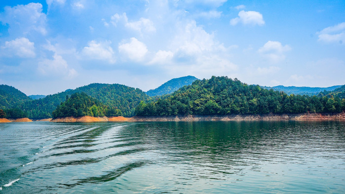 赣州上犹阳明湖(原名陡水湖)陡水湖风景区位于避暑山城陡水镇,是江西