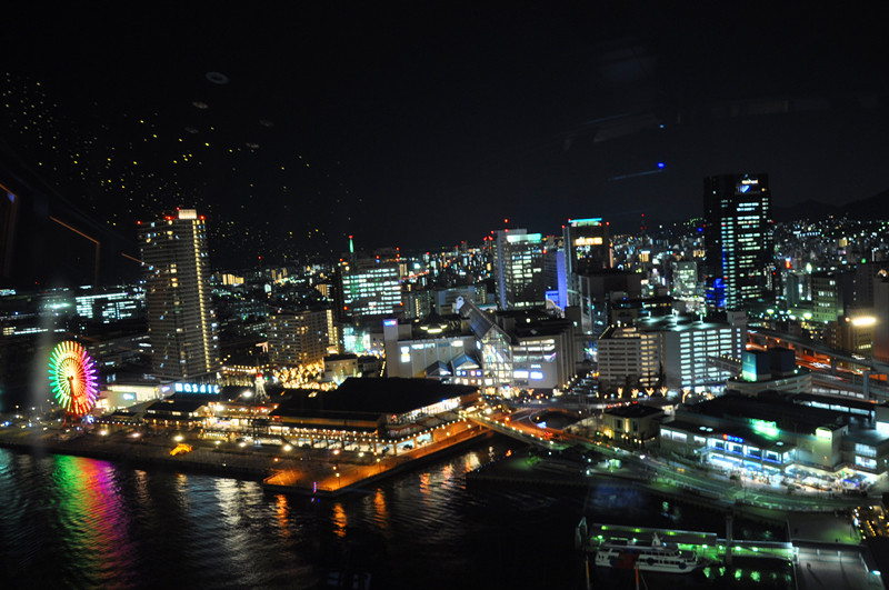 贴一张神户塔上面拍的夜景(感觉所有登塔都应放晚上,夜景较日景好.