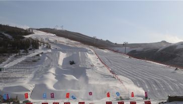 岱海国际滑雪场高级道全天滑雪含雪具票成人票