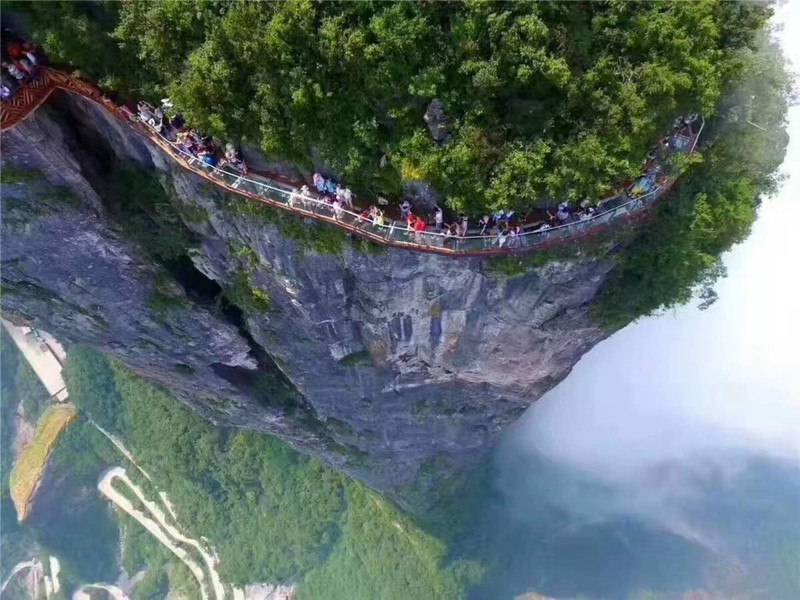 天门山玻璃栈道