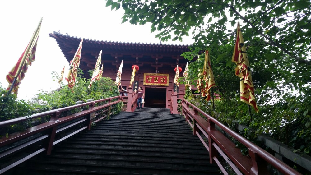 杭州游记 江南好,风景旧曾谙.江南忆,最忆是杭州.