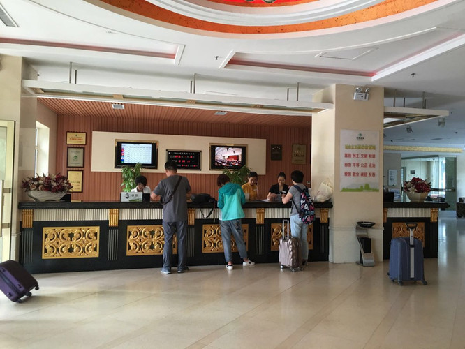 2点前赶到宾馆退房