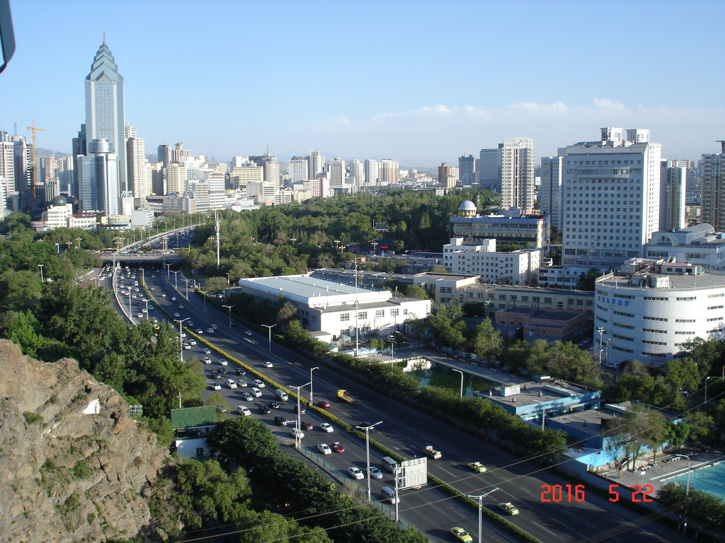     在红山公园上看到的乌鲁木齐