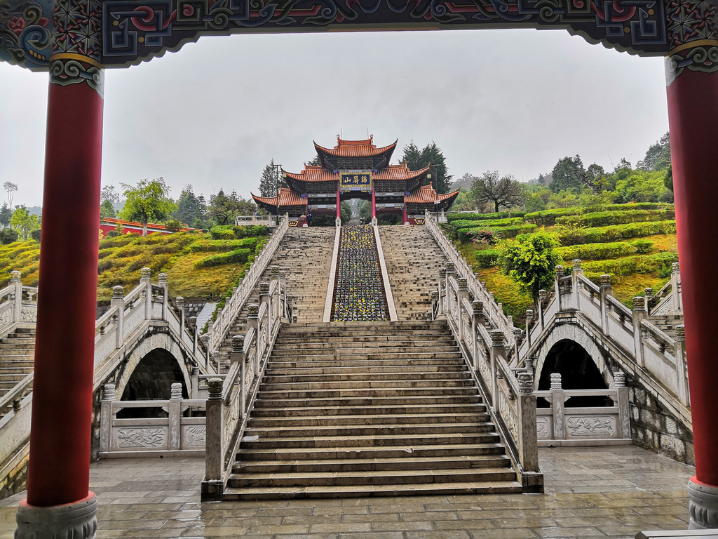 锦屏山风景区——弥勒大佛 锦屏山风景区门票30元,电瓶车单程10元.