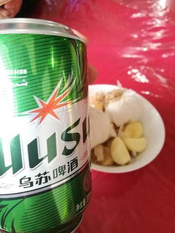 乌苏啤酒:又名"夺命大乌苏",看看那些倒过来的字母,正着念就是"弄死