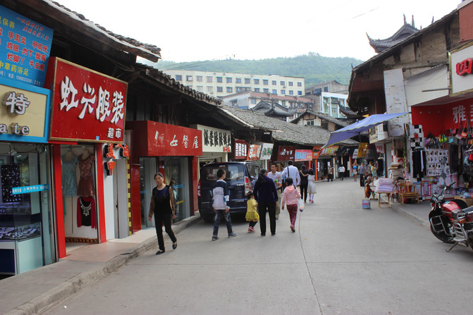 2003年剑阁县城迁址下寺镇,普安变成了老县城.
