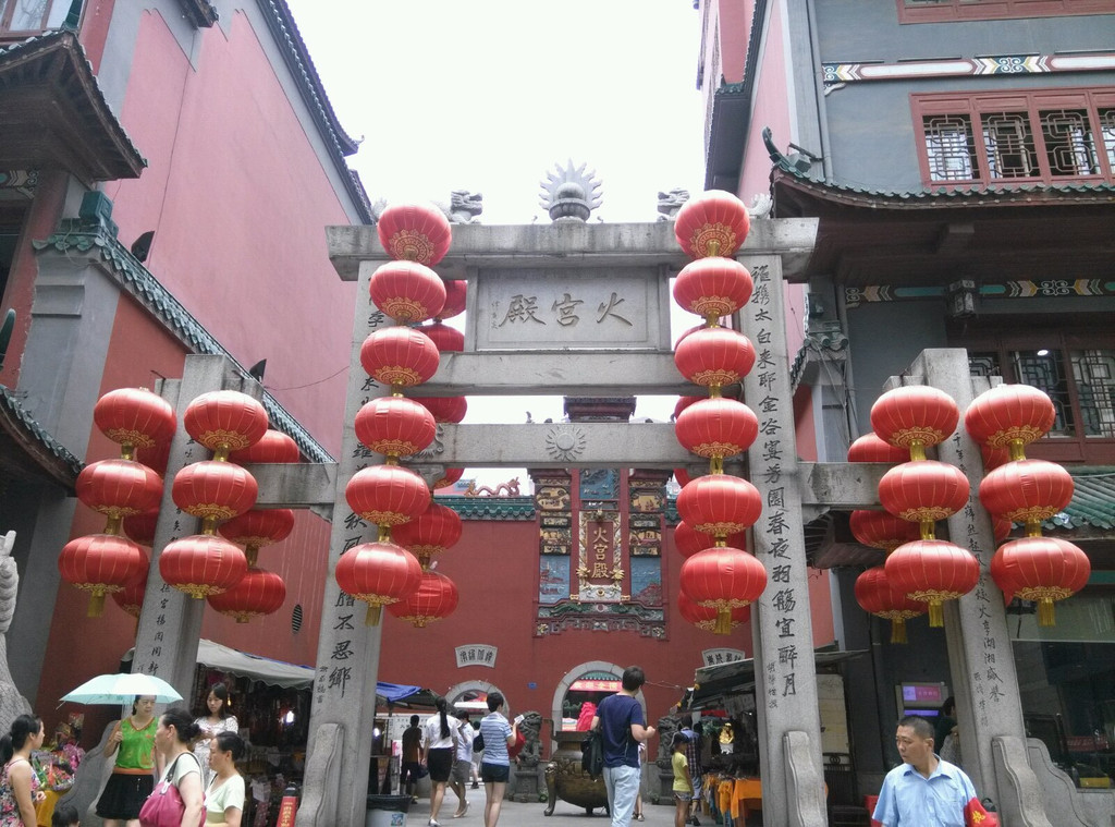 又来到了坡子街,是在黄兴路上的.不过在修路,可能不太好找哇!