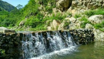 潭瀑峡原名大石峪景区,位于保定市唐县北部紧邻涞源,景区总面积18