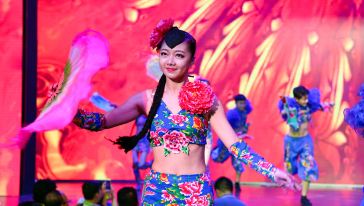 深圳刘老根拿来一壶嗨 特色东北菜 二人转表演