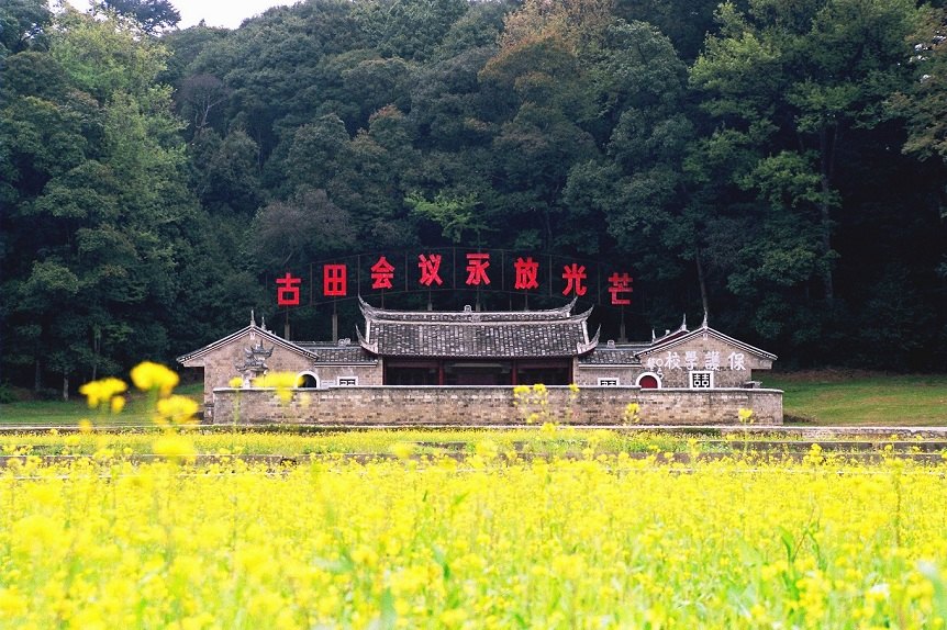 福建龙岩古田会议遗址 培田古民居 冠豸山 天一温泉闽西深度私家包车