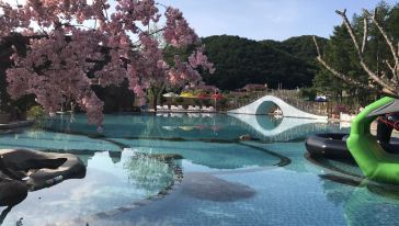 中国吉林吉林市圣鑫世外桃源温泉谷温泉一日游【体验无边际高空温泉泡池】线路推荐（最新发布）