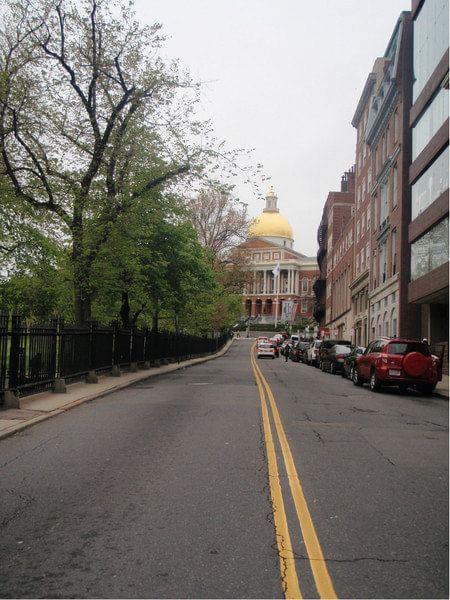 park street,green street boston common 和 park street church 中间这条马路,正对著金顶,就