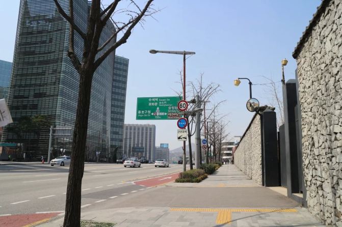 因为觉得很小没什看,所以没进去,去了马路对面的