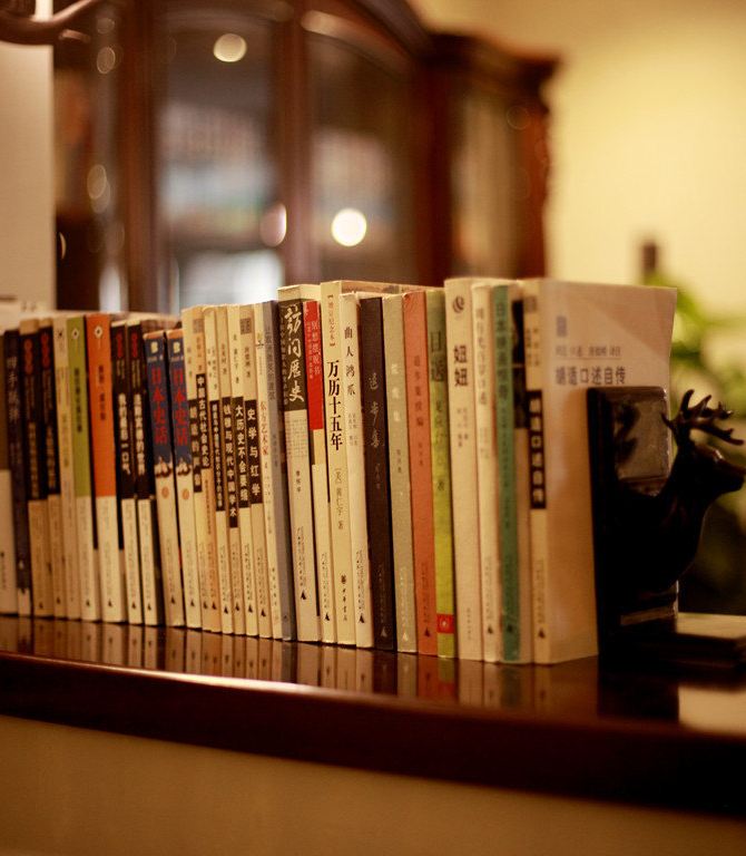 入住宁波市中心的书房酒店,在恍若密室的环境里安静看书