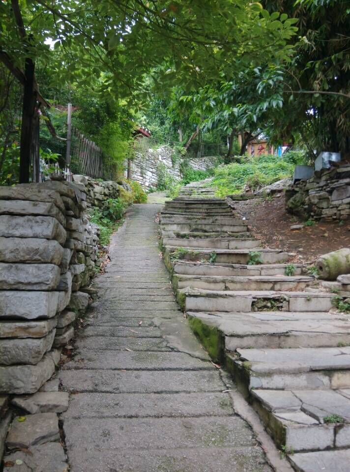 小斜坡的青石板台阶 青岩古镇