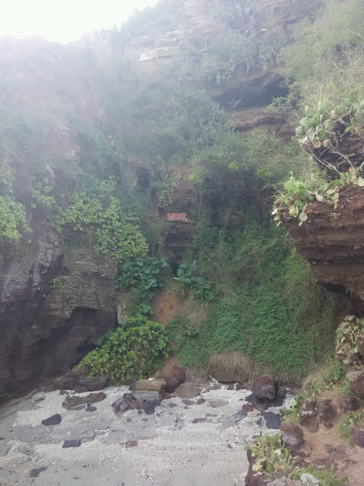 贼佬洞(内深两公里,不明成因,曾是海盗藏宝洞 鳄鱼山景区