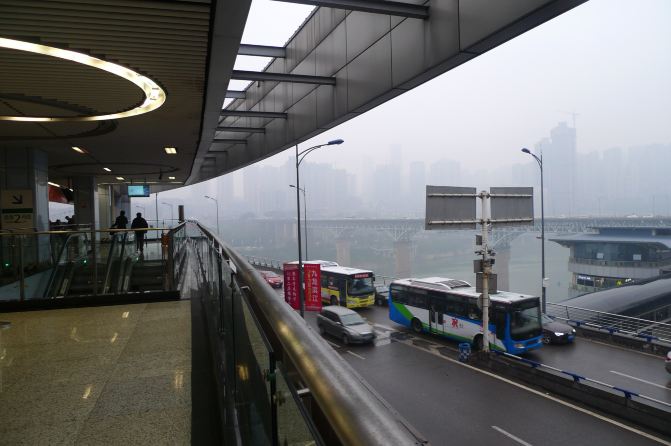 嘉陵江上的 渝澳大桥 和牛角沱轻轨站 - 重庆游记攻略【携程攻略】