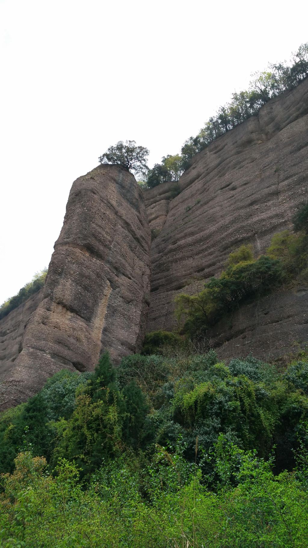 这便是剑门四奇之一剑山石笋