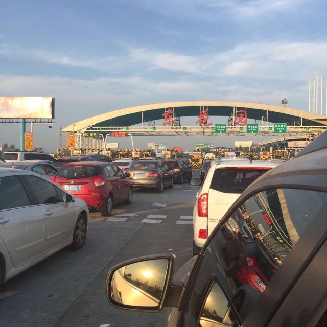 张承-京藏-京哈高速,六百多公里的路程堵车,慢行,北京人周末返程让