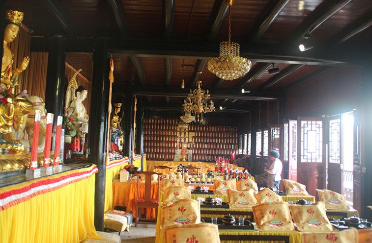 佛度人生虔行织金东山寺