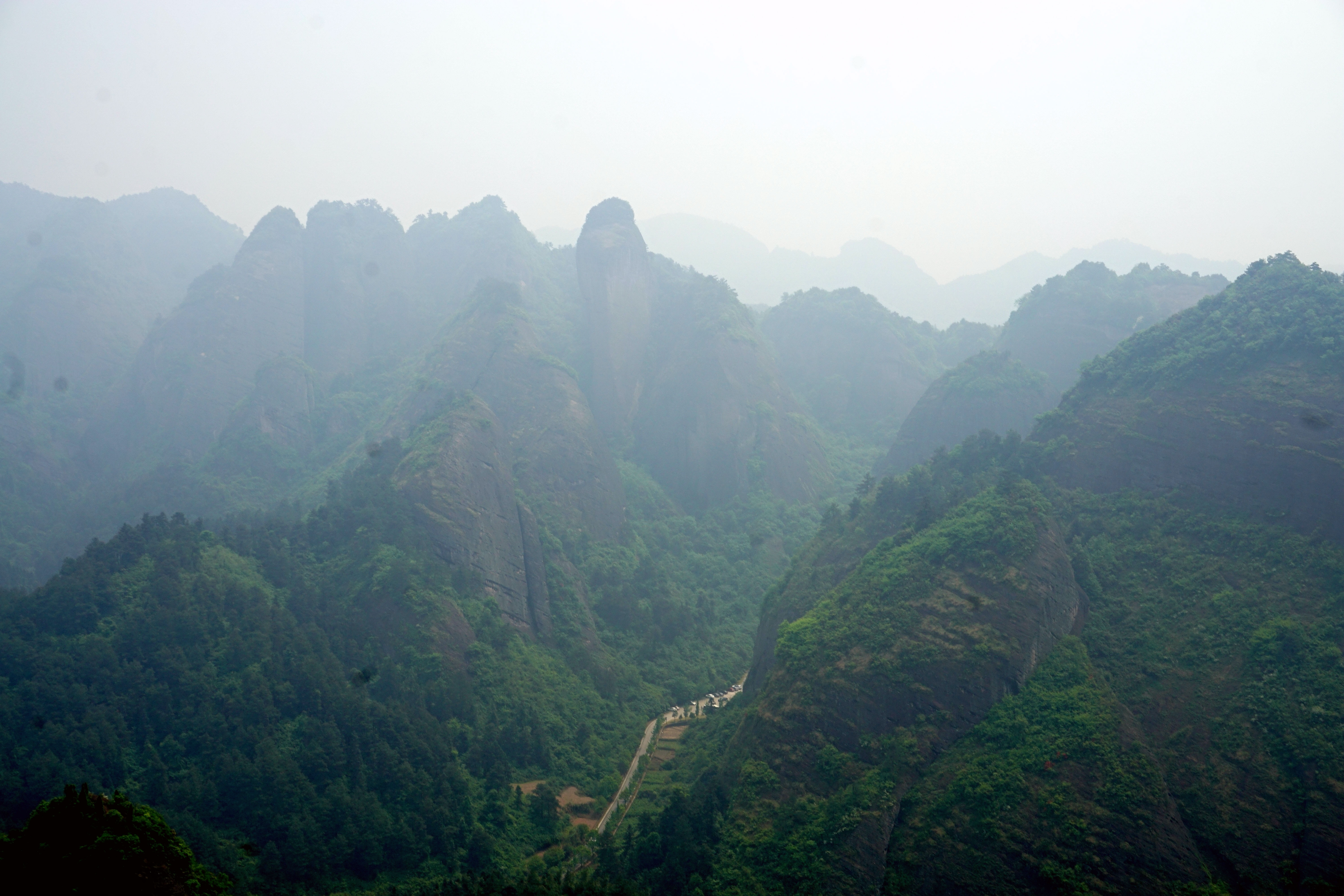 远处的辣椒峰 骆驼峰景区