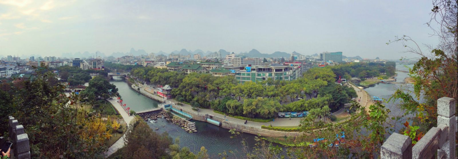 俯瞰桂林市区全景 象山景区