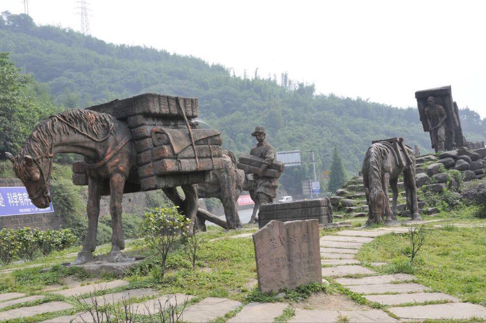 茶马古道雕塑像