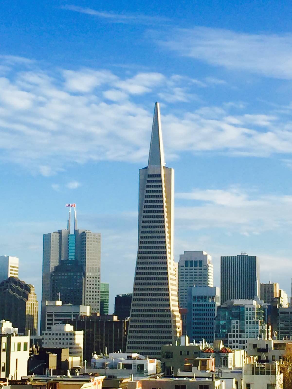 泛美金字塔是美国旧金山最高的摩天大楼和后现代主义建筑.