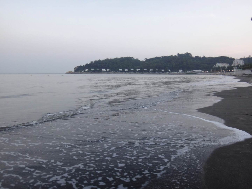 黑沙海滩