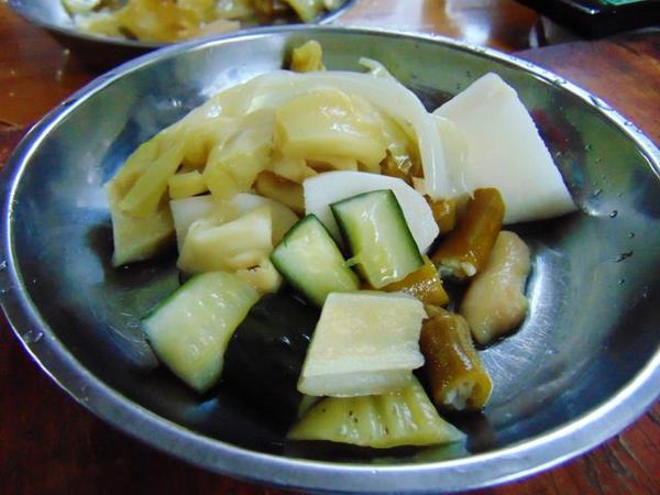 我们要吃张记酸野,才发现其他成员以及在里面坐着吃了