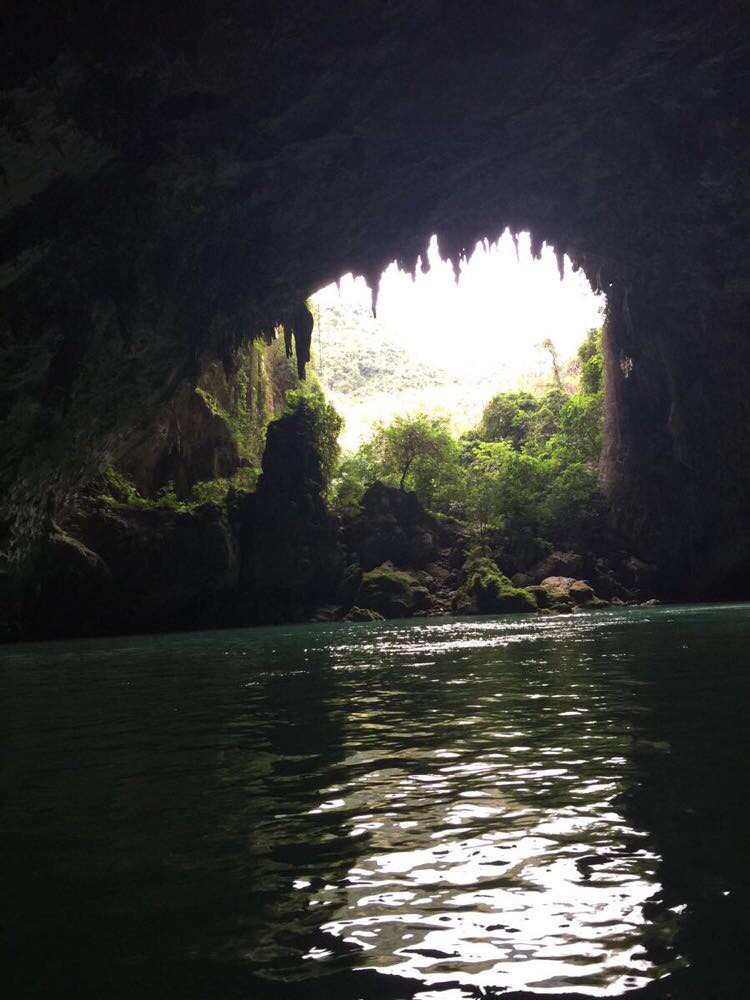 巴马百鸟岩