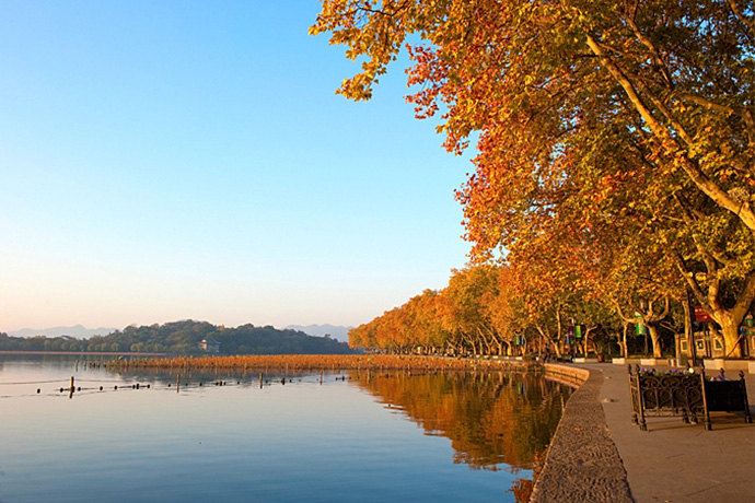 西湖北山路,东起断桥,西至杨公堤,全长约有3公里.