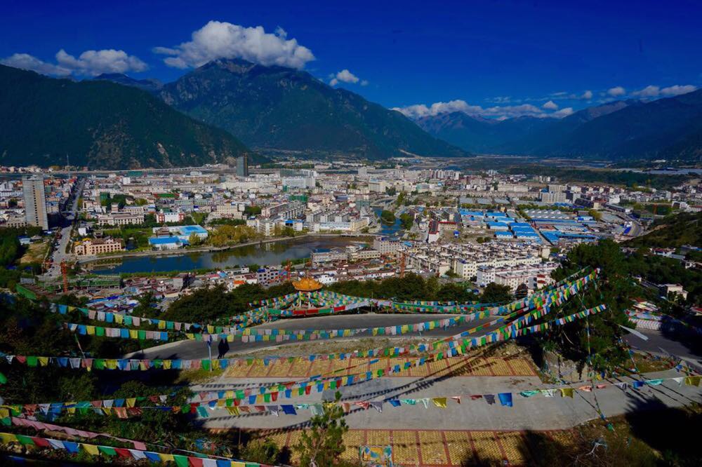 下午,到达林芝市(已撤地建市)所在地镇,一座美丽的高原新城,海拔