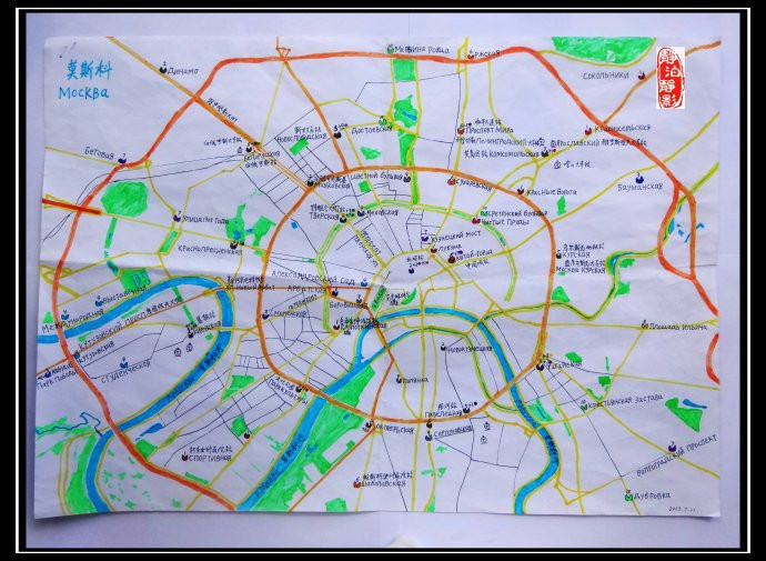 手绘的《莫斯科》旅游地图,要去的景点和地铁站用中俄双语标注在图片