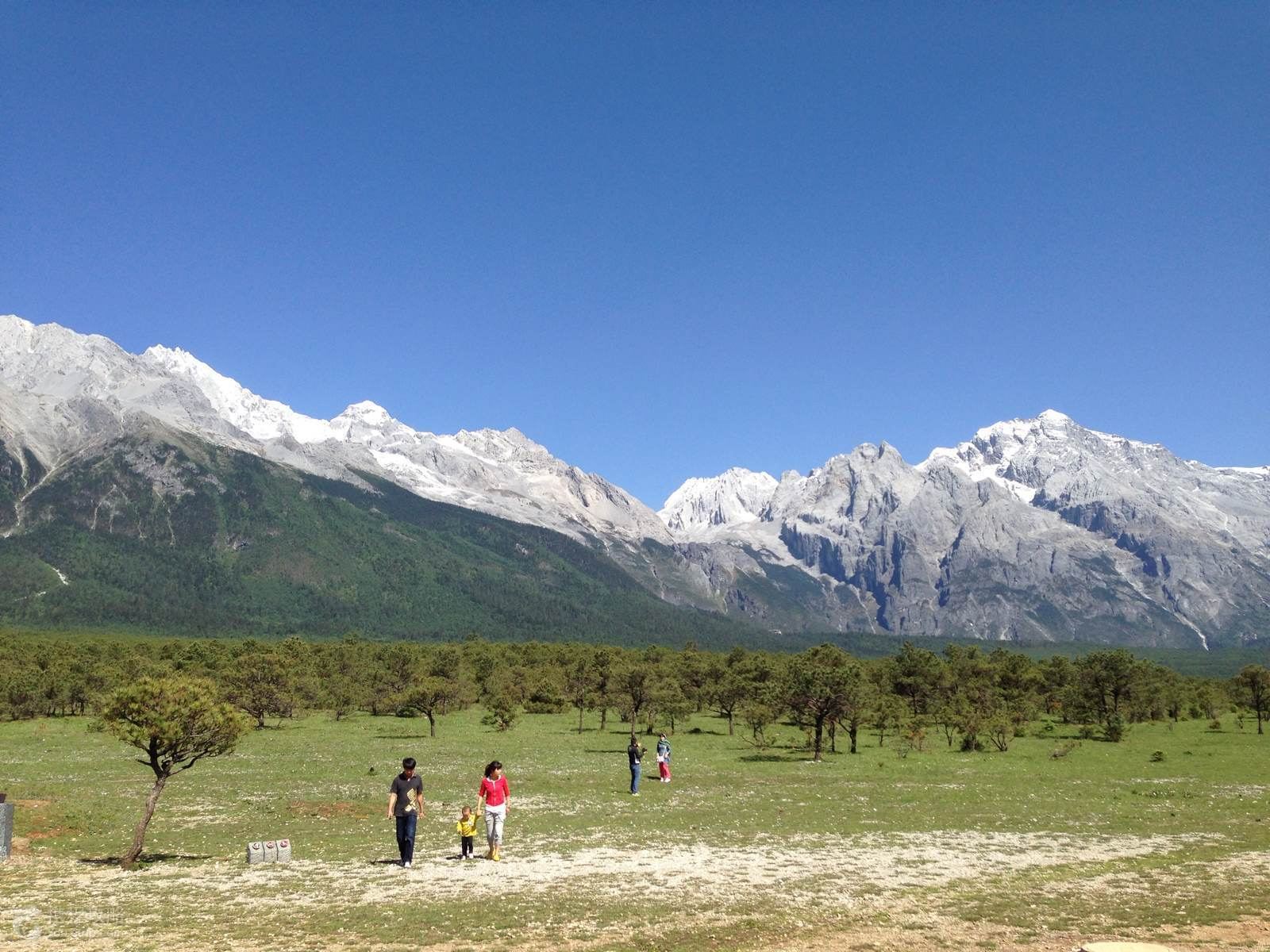 玉龙雪山简介及风景 CggYsFbH4bKAY_28AAOtcjwB6to020_C_1600_1200_Mtg_7.jpg