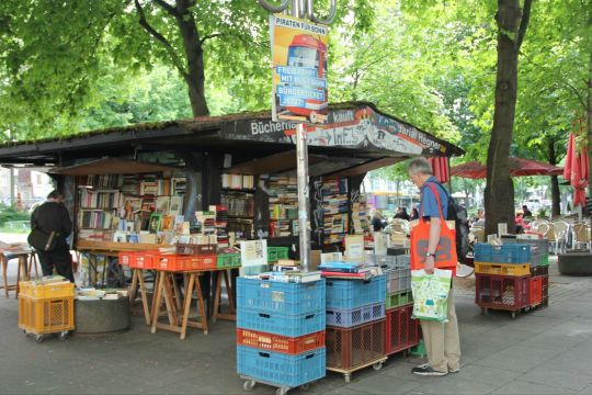公园旁边的书摊 霍亨索伦桥
